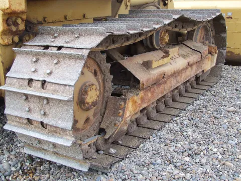Crawler undercarriage track chain and rollers