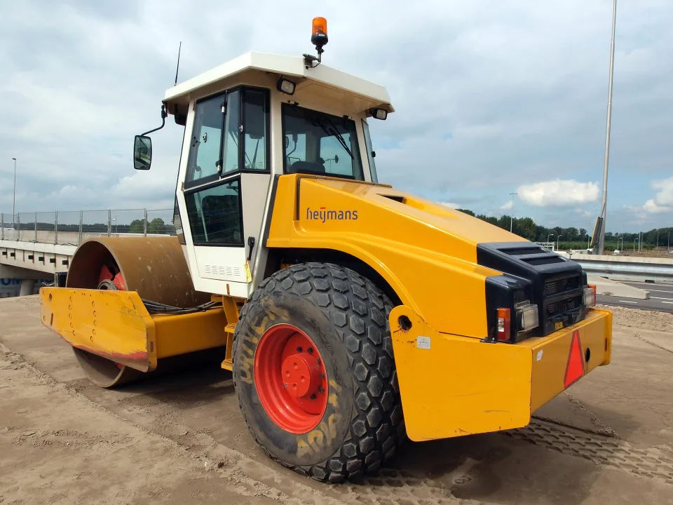BOMAG single-drum roller