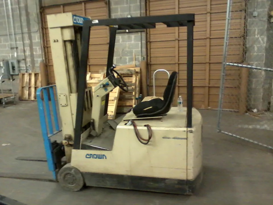 Crown electric forklift
