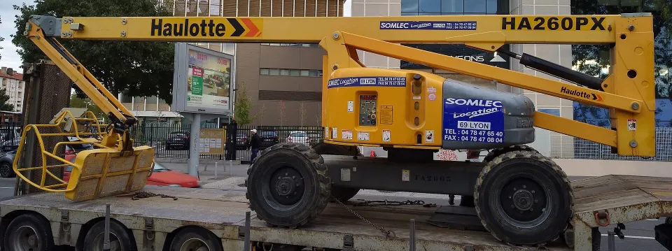 Haulotte articulating boom lift