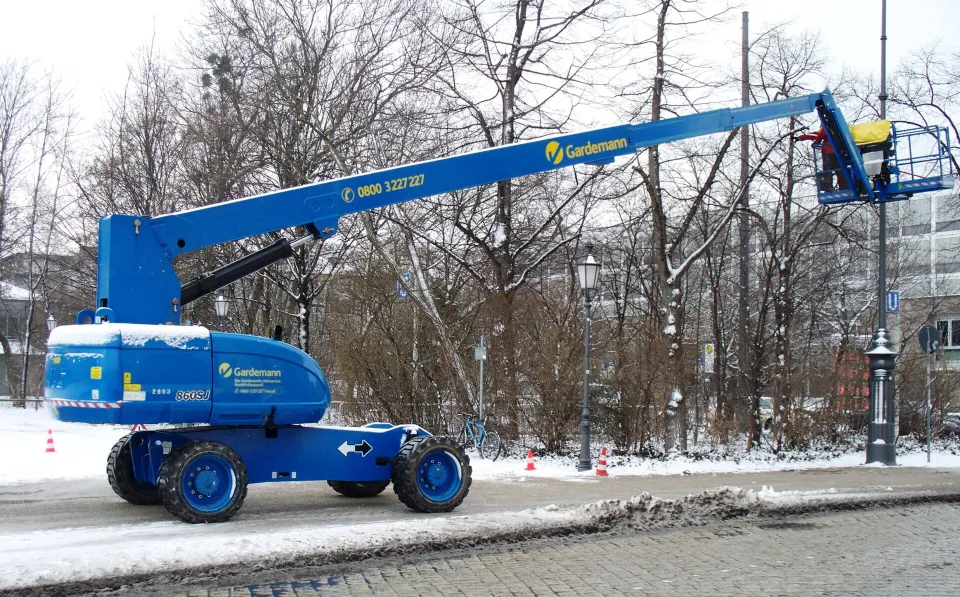 JLG telescopic boom lift in winter