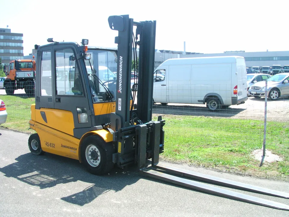 Jungheinrich forklift