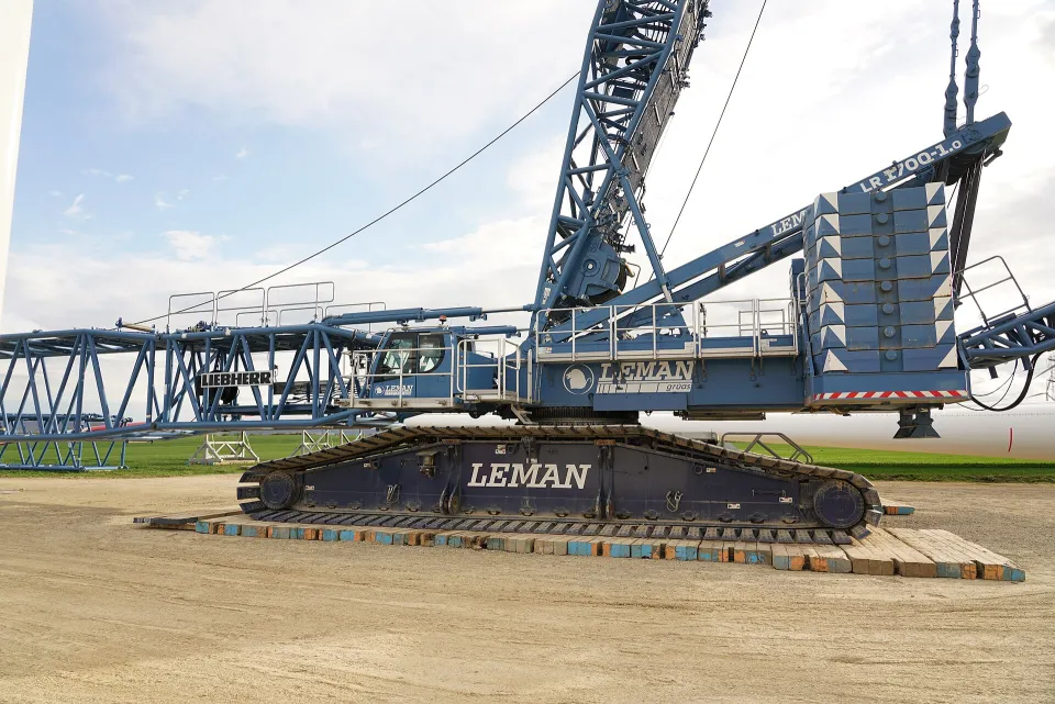 Liebherr crawler crane