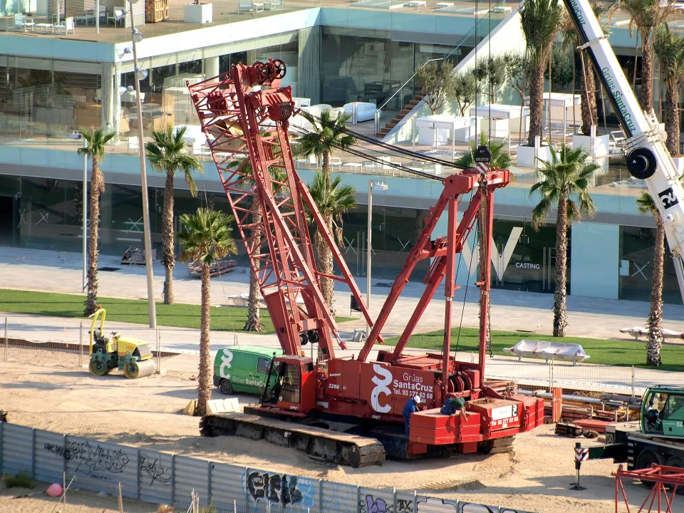 Manitowoc crawler crane