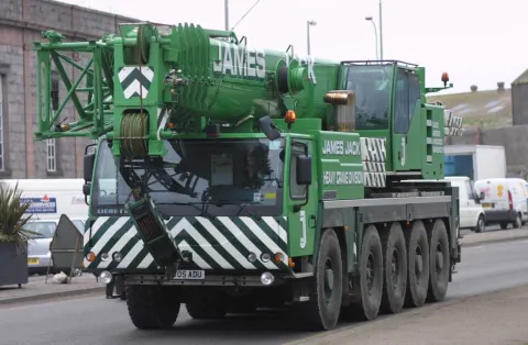 Heavy Equipment Guide: Machine Specs, Reviews & Buying Advice