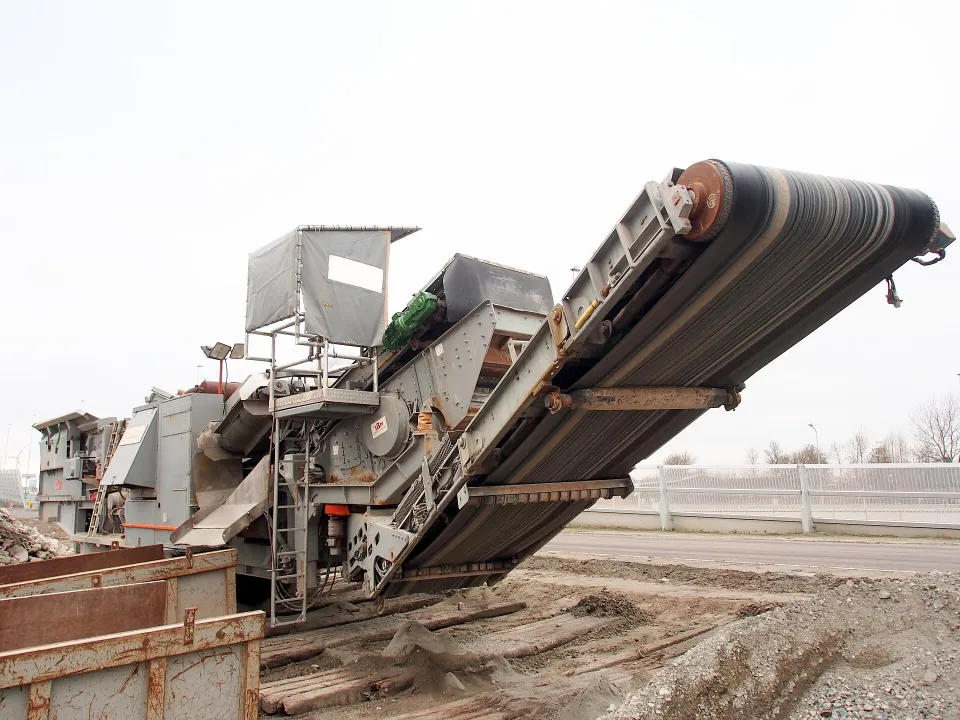 Tracked mobile crushing plant