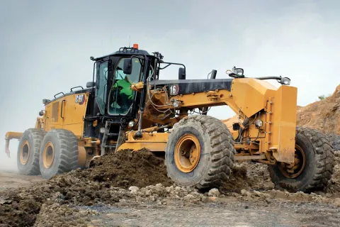 Caterpillar 16 motor grader