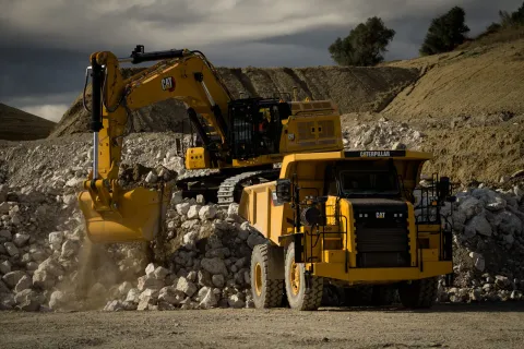 Caterpillar 374 excavator