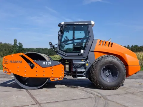 Hamm H 13i road roller