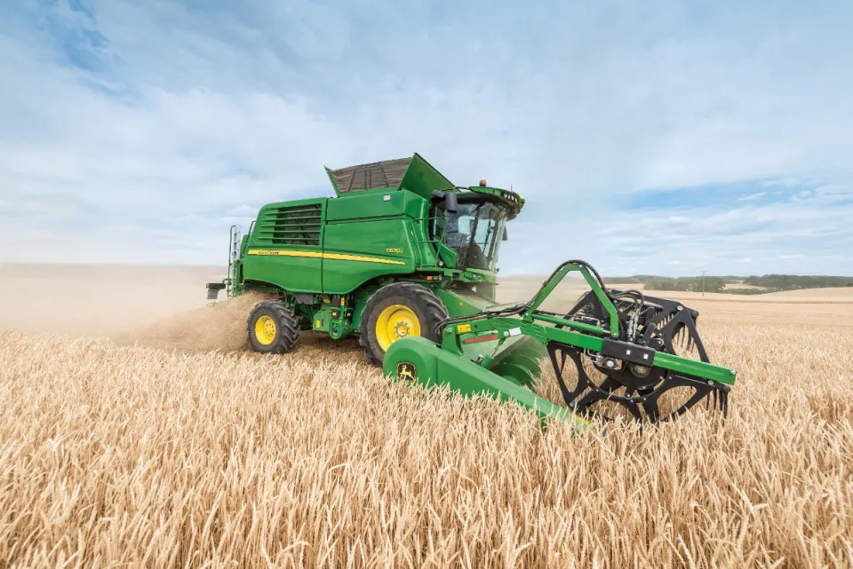 John Deere T670 combine harvester