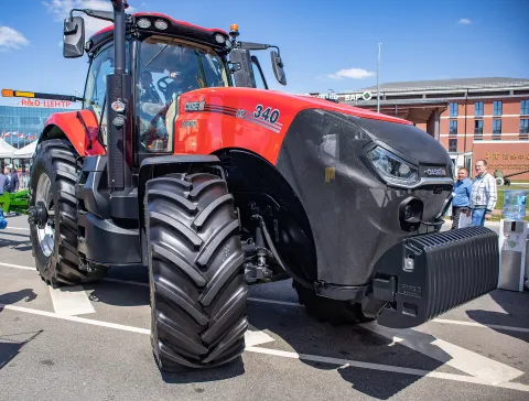 Case IH Magnum 340 tractor