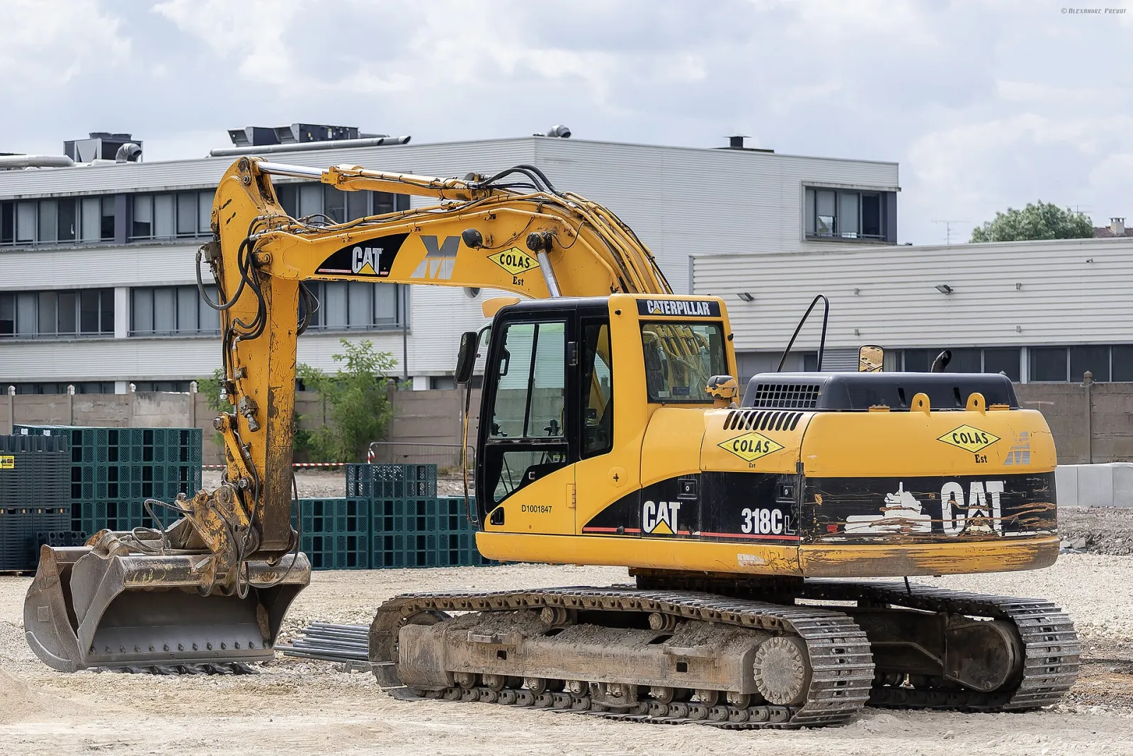 Caterpillar machine similar to the Caterpillar 395 (related model may be pictured)