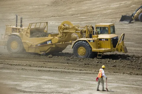 Caterpillar 627 twin-engine wheel tractor-scraper