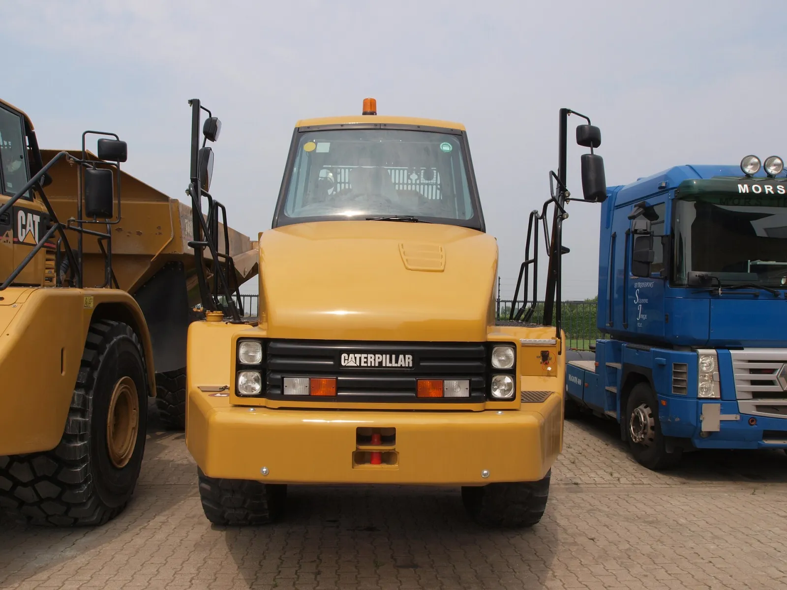 Caterpillar 725