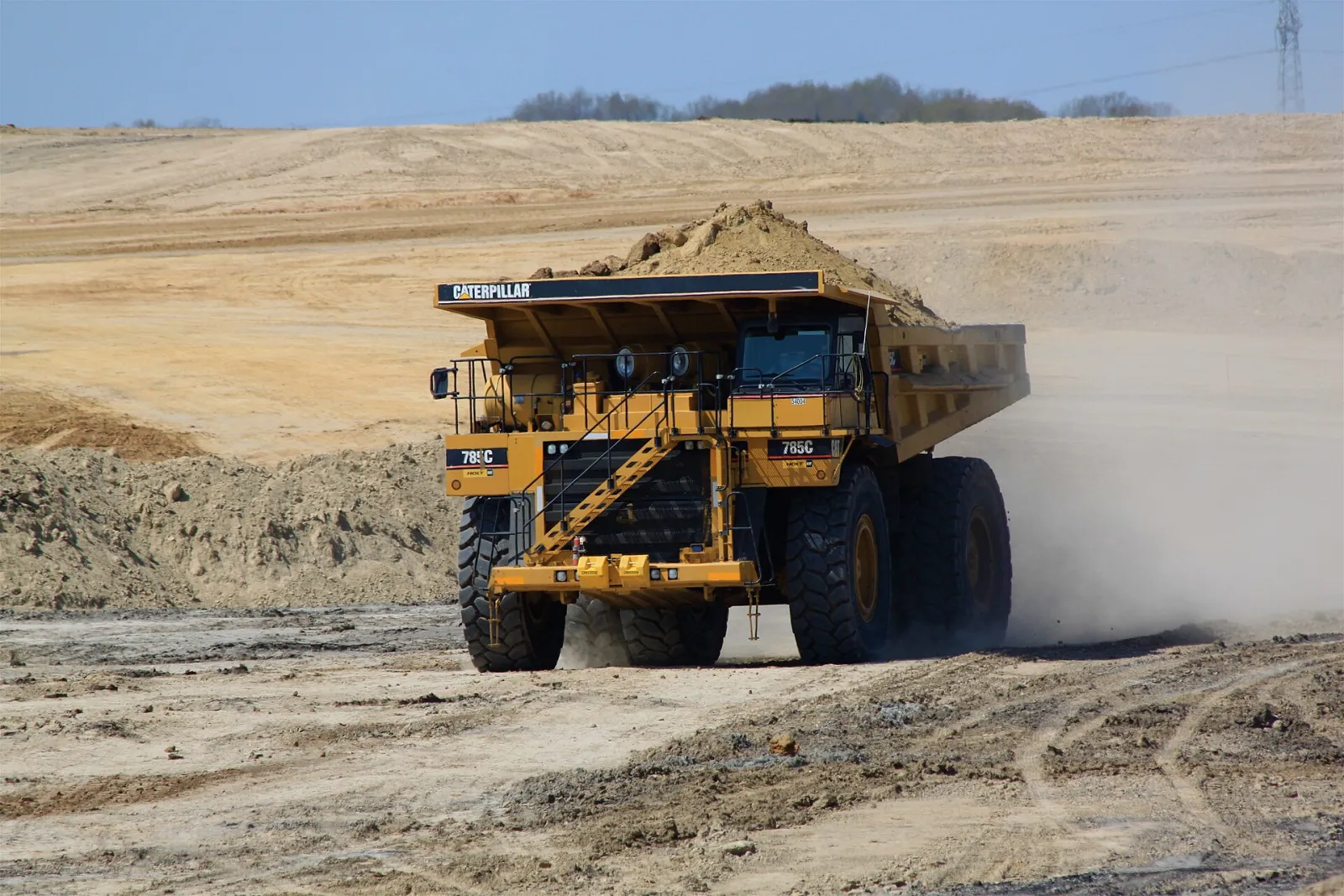 Caterpillar machine similar to the Caterpillar 785G (related model may be pictured)