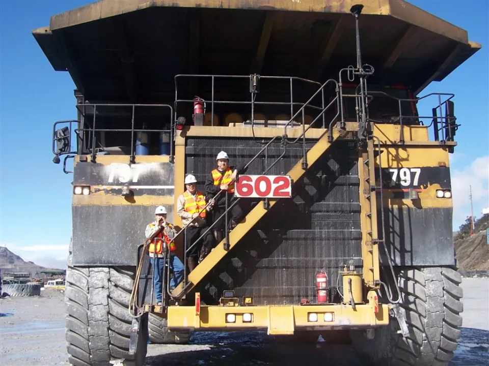 Caterpillar 797 ultra-class mining haul truck