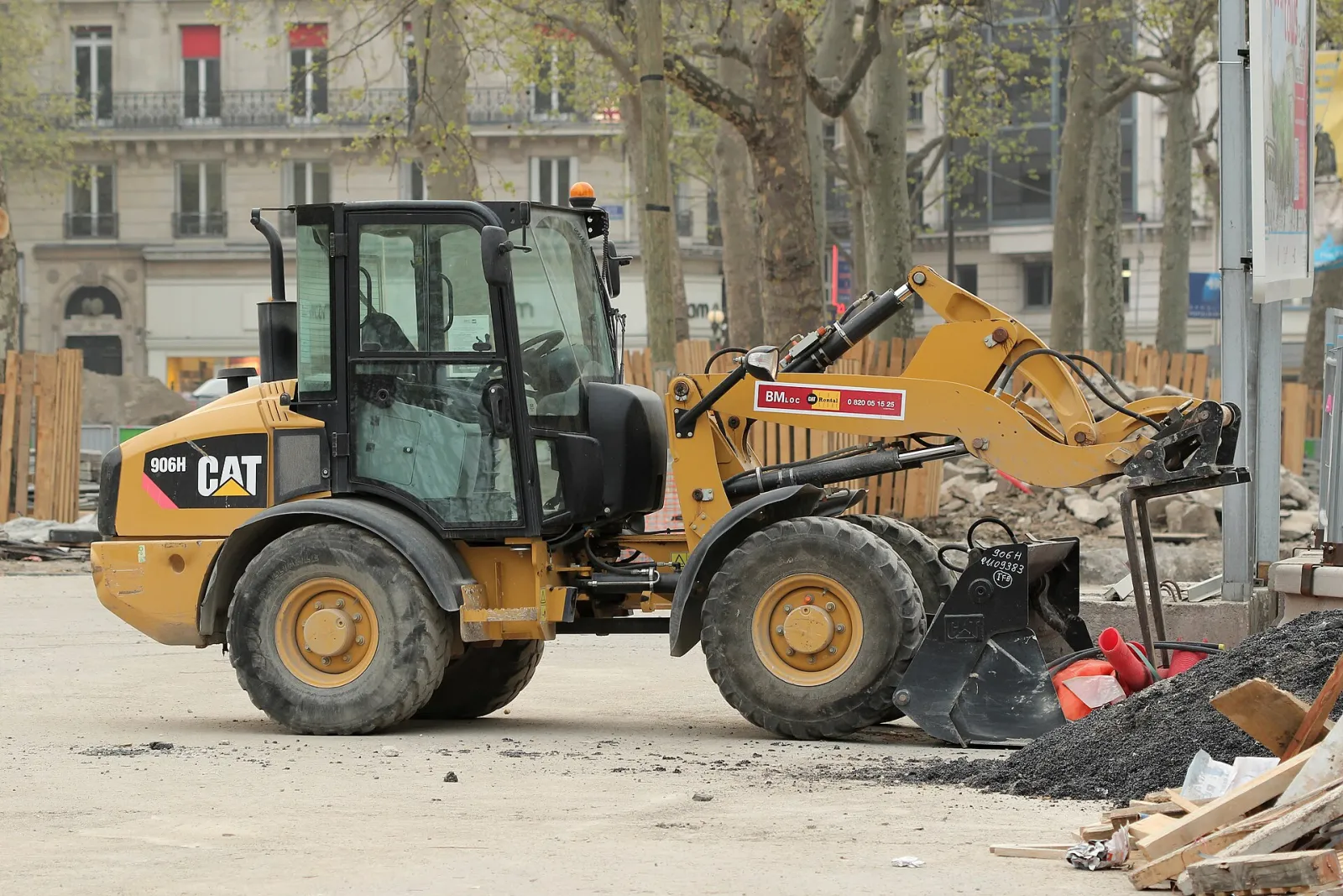 Caterpillar compact wheel loader on a Paris square
