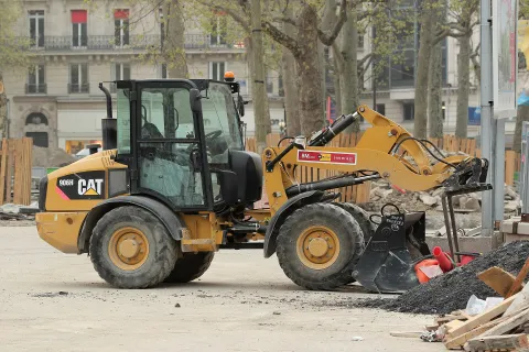 Caterpillar compact wheel loader on a Paris square