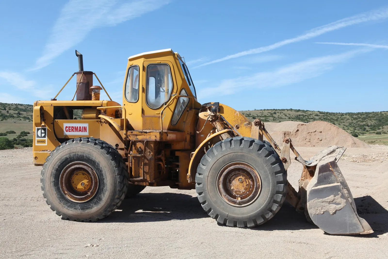 Caterpillar 966C wheel loader (an earlier generation of the 966)
