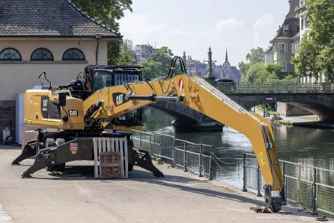 Caterpillar MH3024 wheeled material handler in Strasbourg