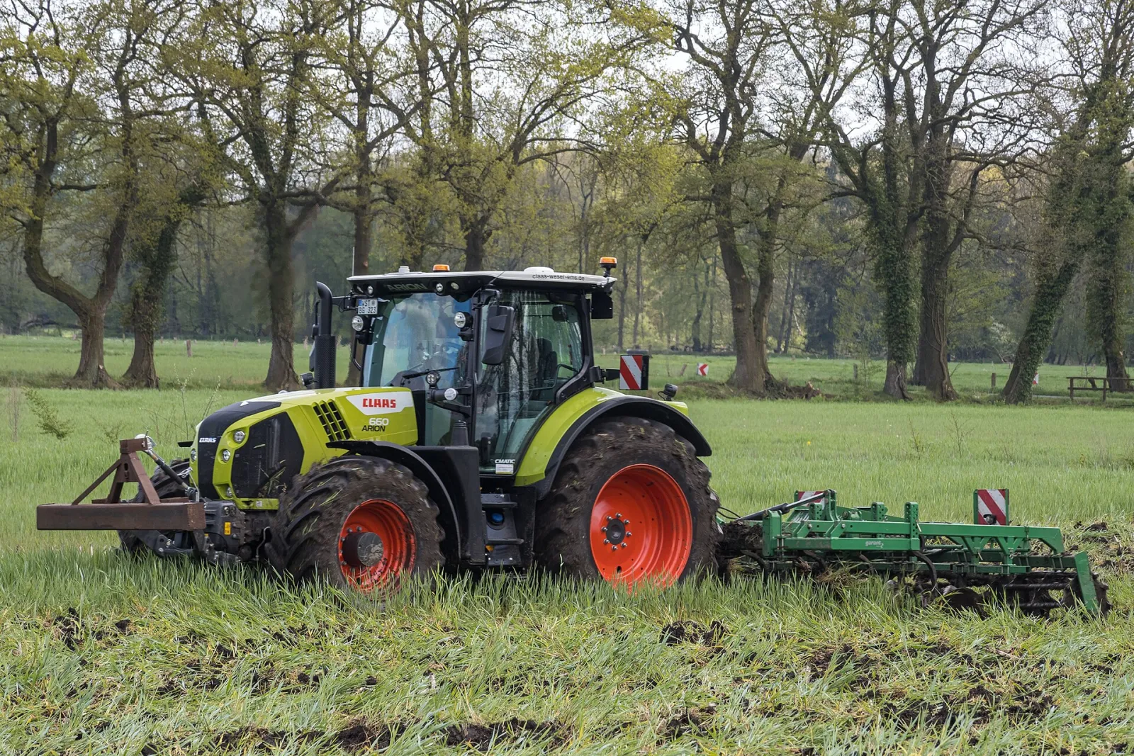 CLAAS ARION 660 tractor
