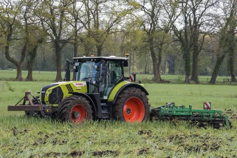 CLAAS ARION 660 tractor