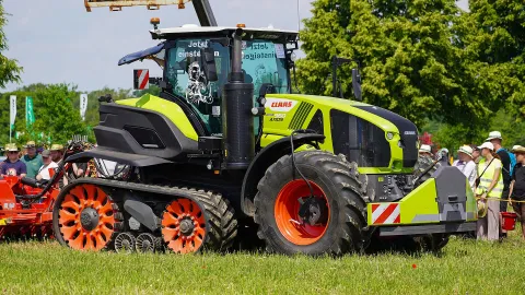 CLAAS AXION 960 TERRA TRAC half-track tractor