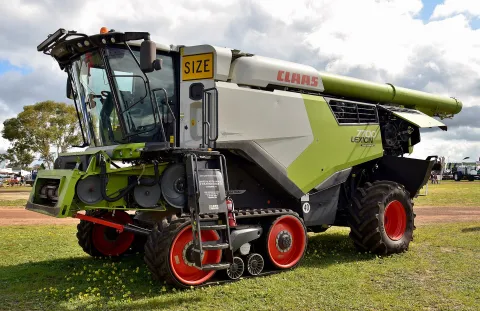 CLAAS machine similar to the CLAAS LEXION 7700 (related model may be pictured)