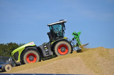 CLAAS machine similar to the CLAAS XERION 5000 (related model may be pictured)