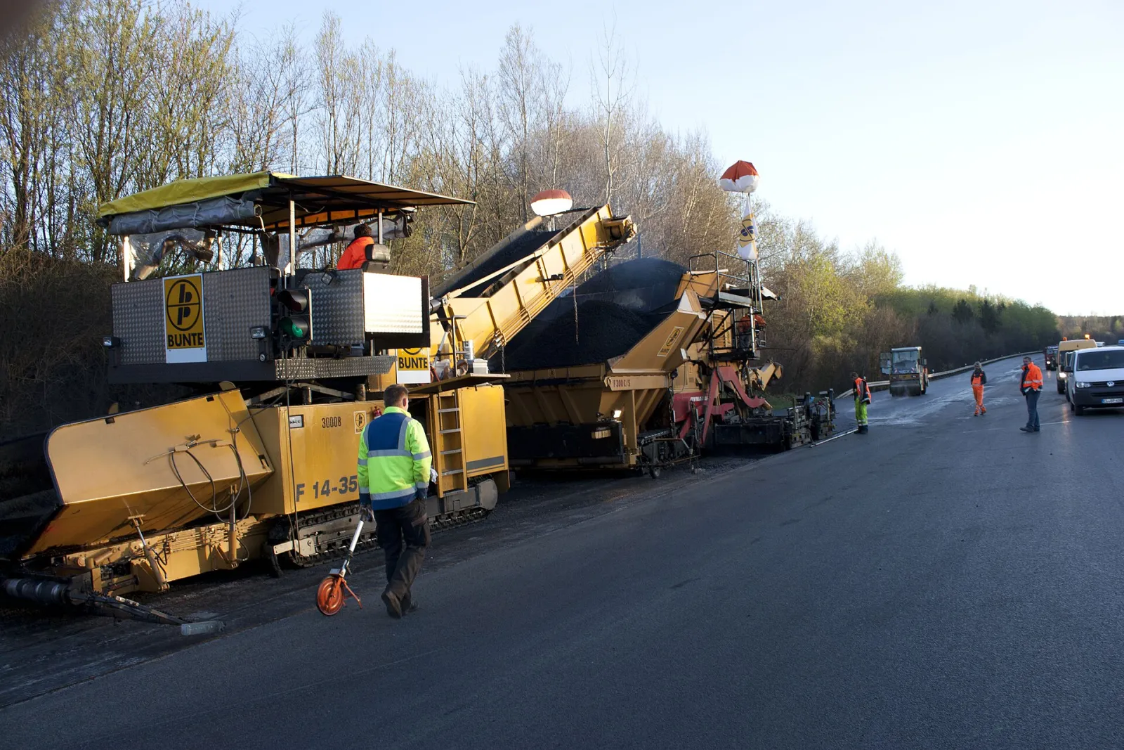 Dynapac asphalt paver with feeder