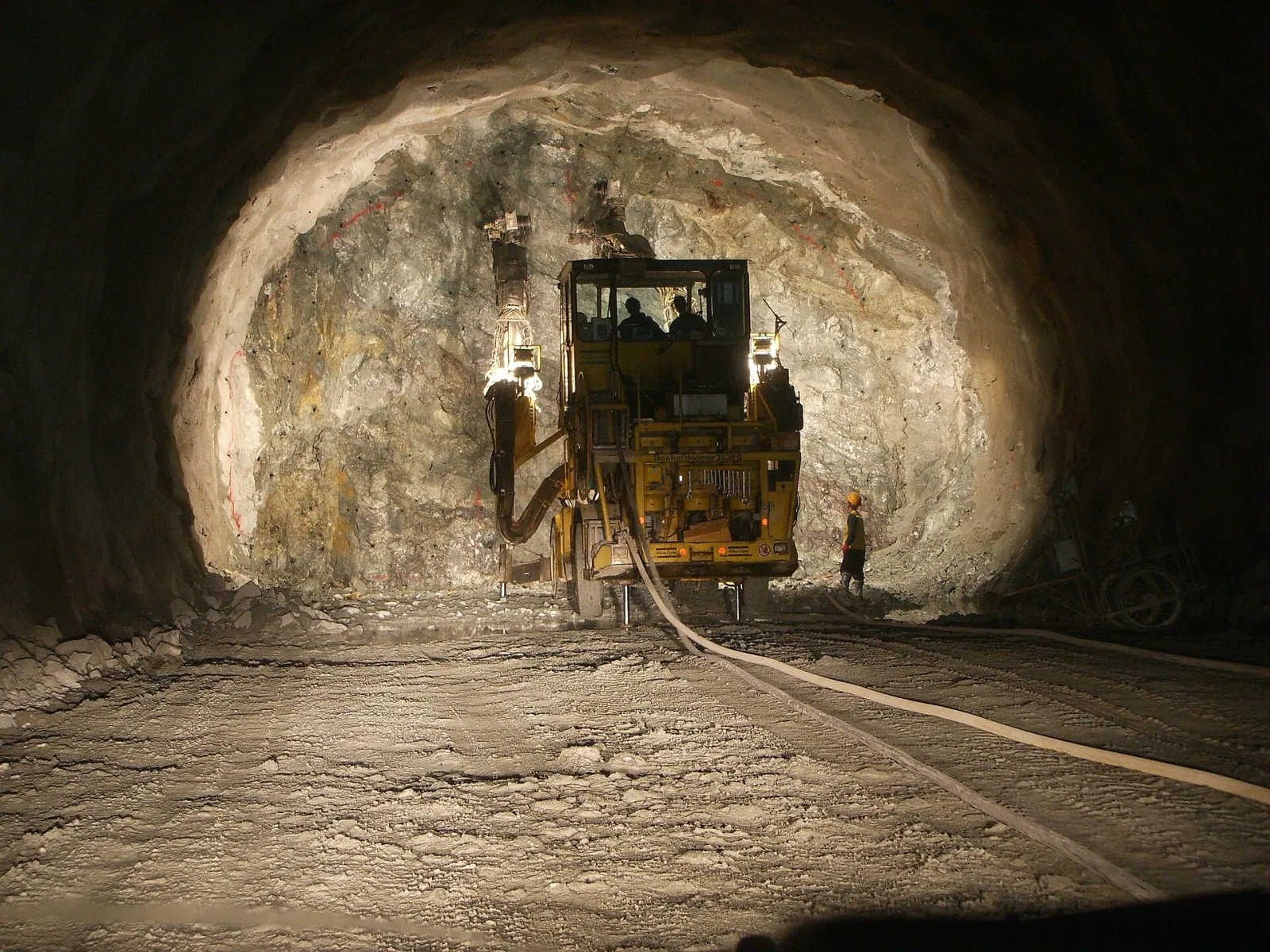 Face drilling jumbo working in a tunnel