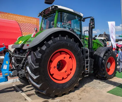 Fendt 1050 Vario high-horsepower tractor