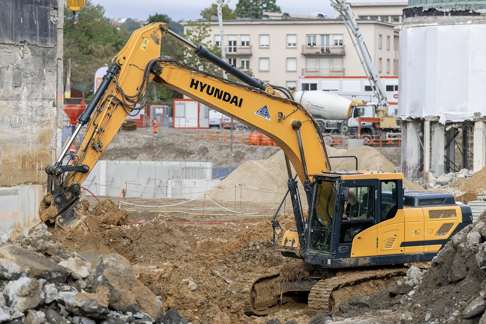 Hyundai HX220 crawler excavator