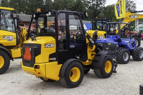 JCB 403