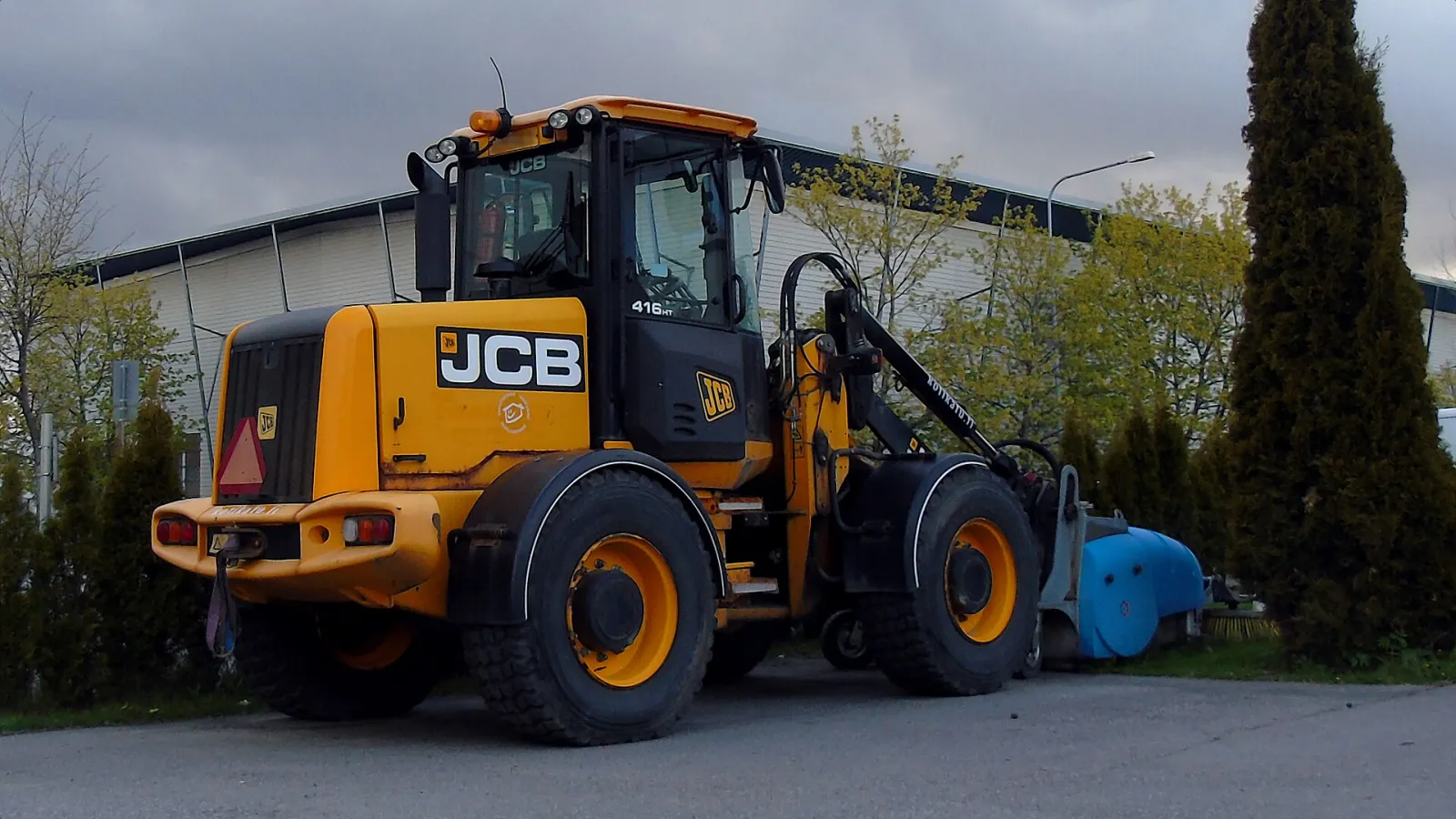 JCB machine similar to the JCB 5CX (related model may be pictured)