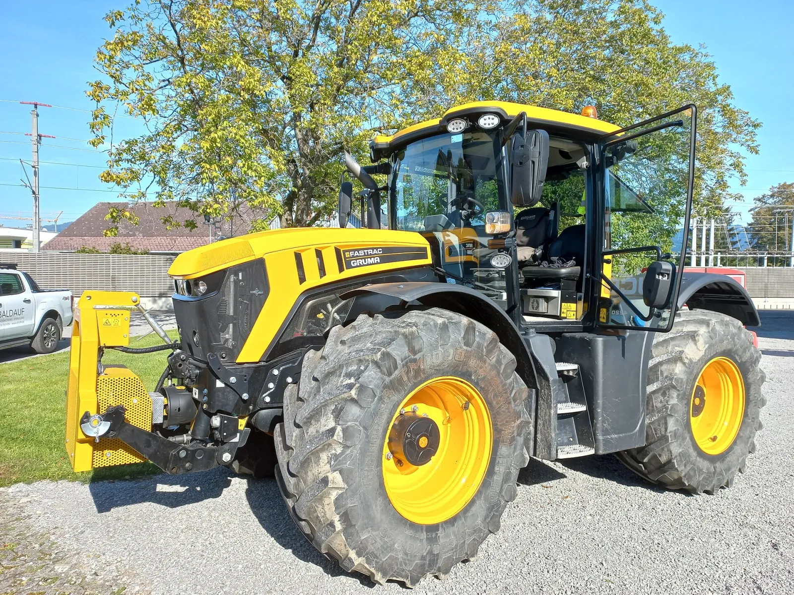 JCB machine similar to the JCB Fastrac 4220 (related model may be pictured)