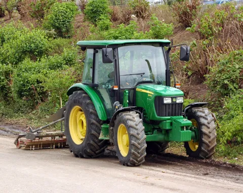 John Deere 5075E