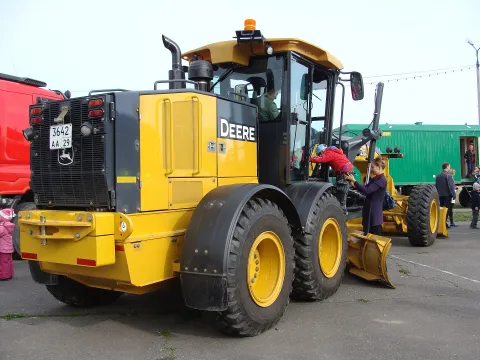 John machine similar to the John Deere 872G (related model may be pictured)