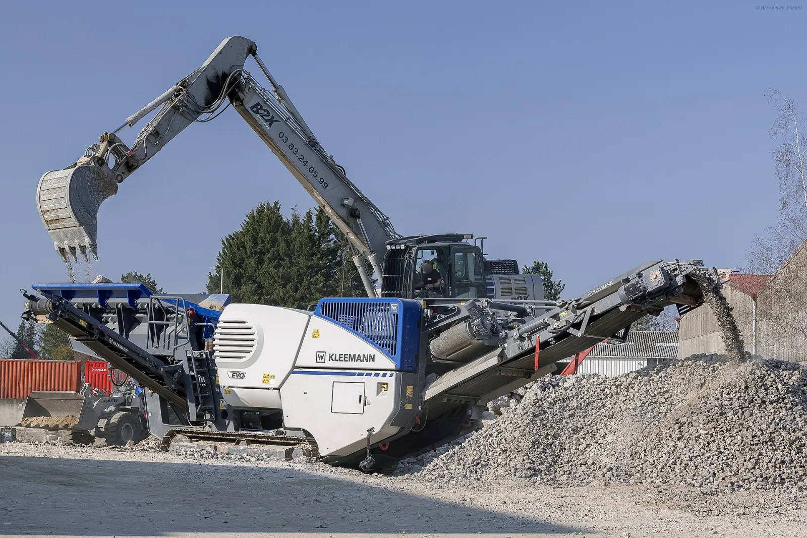 Kleemann MOBICAT mobile jaw crusher (MC 100 R EVO pictured)