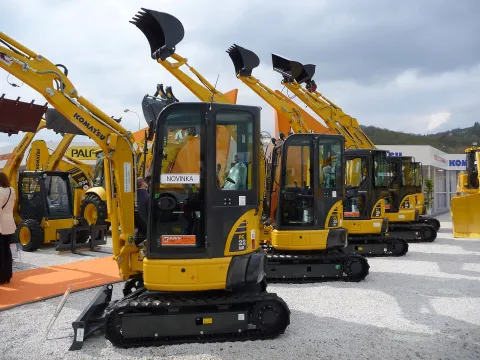 Komatsu machine similar to the Komatsu PC26MR-5 (related model may be pictured)