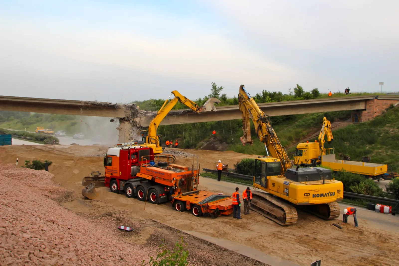 Komatsu machine similar to the Komatsu PC290LC-11 (related model may be pictured)