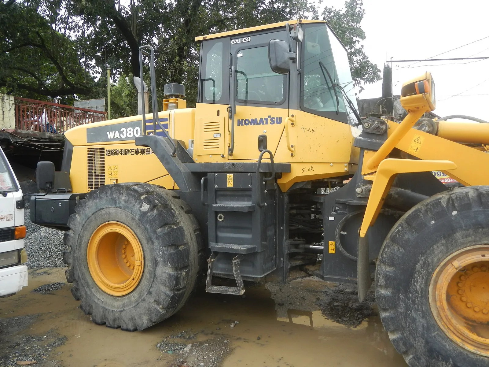Komatsu wheel loader at work