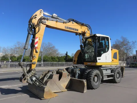 Liebherr A 918 Compact wheeled excavator in Lyon
