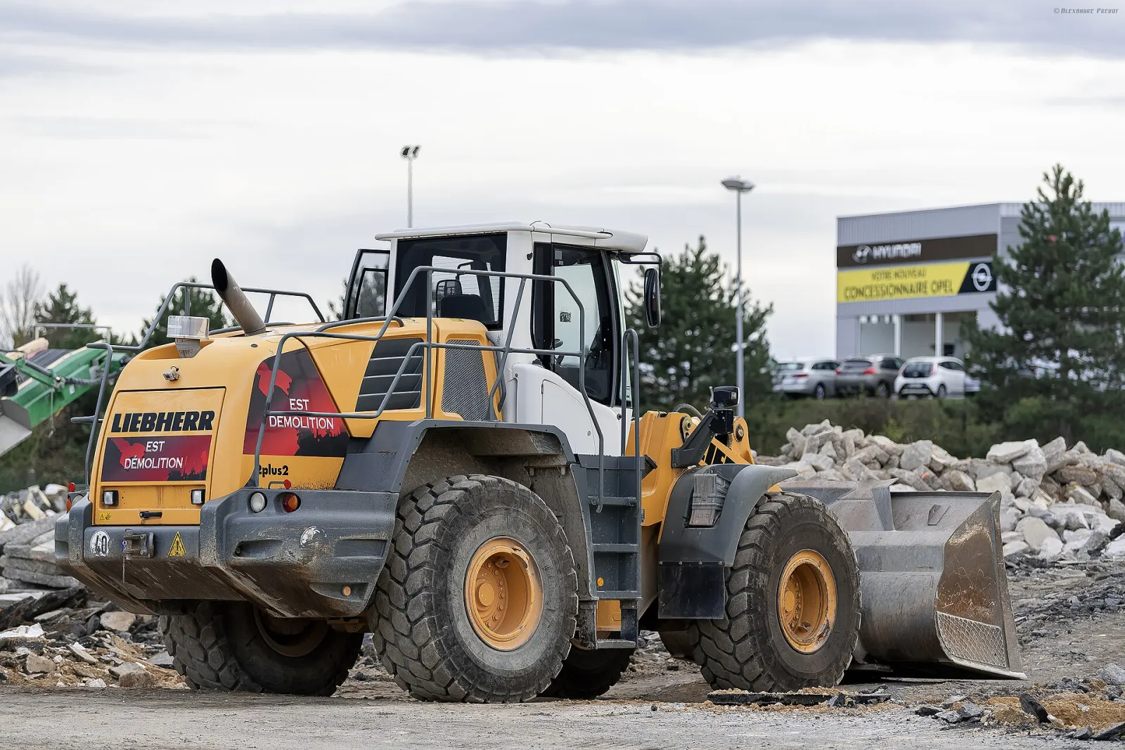 Liebherr L 566 wheel loader