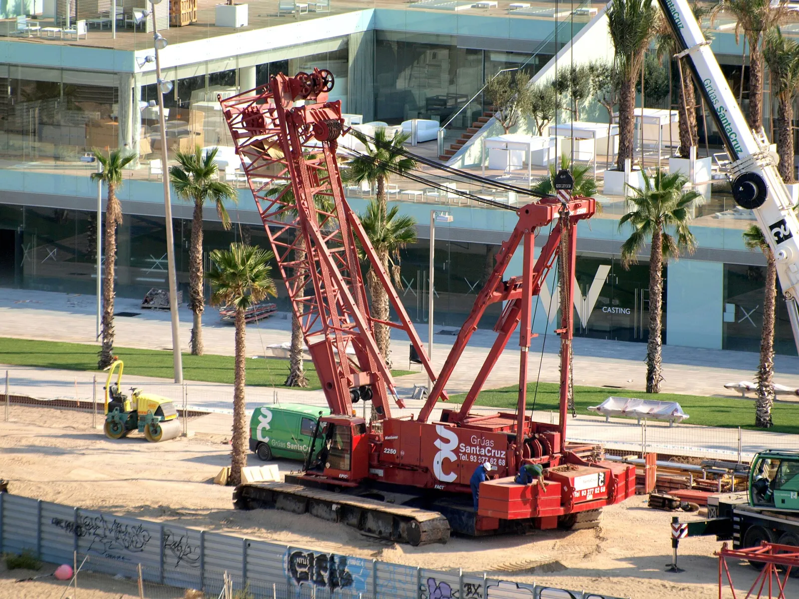 Manitowoc 2250 lattice-boom crawler crane (predecessor class of the MLC300)