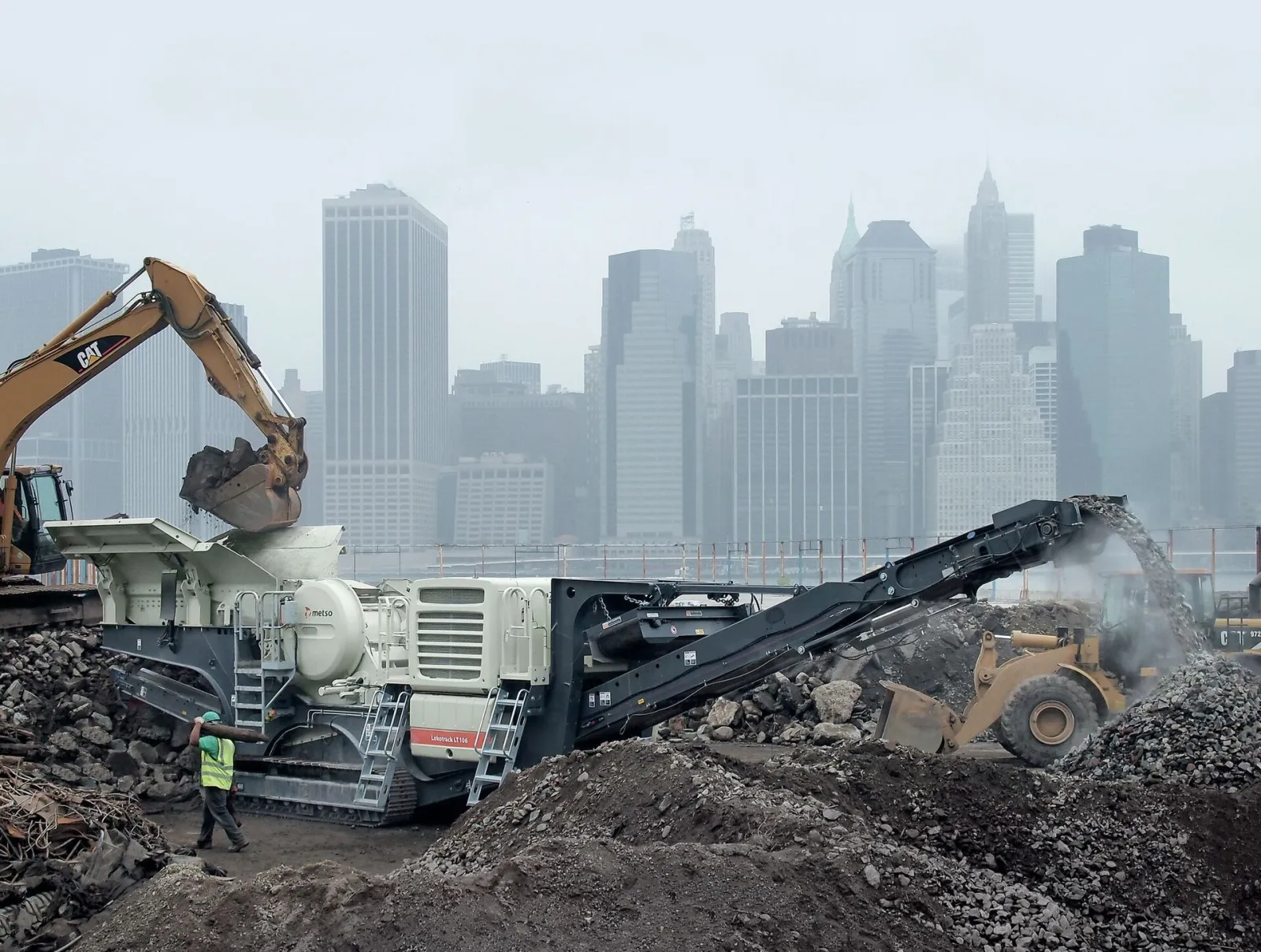 Metso Lokotrack LT106 mobile jaw crusher in New York