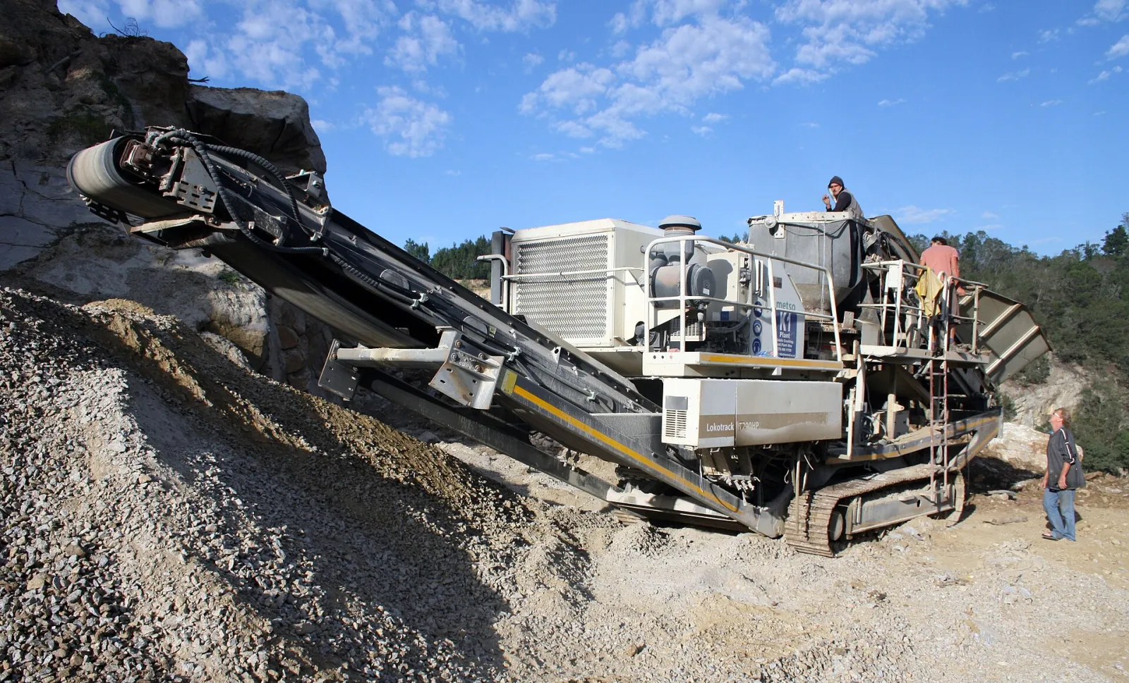 Metso Lokotrack mobile cone crushing plant (LT200HP pictured)