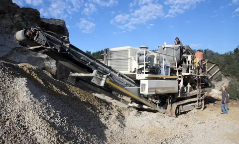 Metso Lokotrack mobile cone crushing plant (LT200HP pictured)