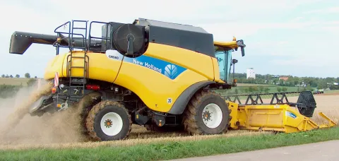 New Holland CR twin-rotor combine harvester (CR960 pictured)
