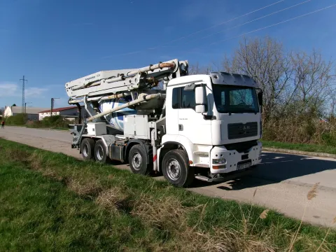 Putzmeister machine similar to the Putzmeister M 47-5 (related model may be pictured)
